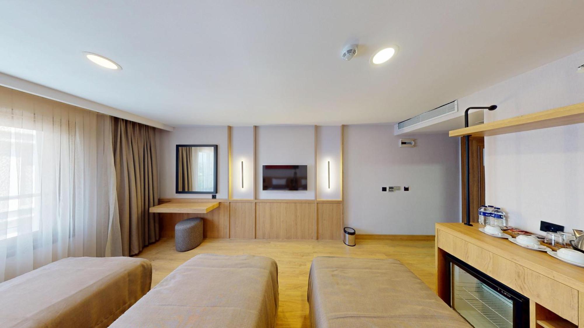 River Hotel 2*