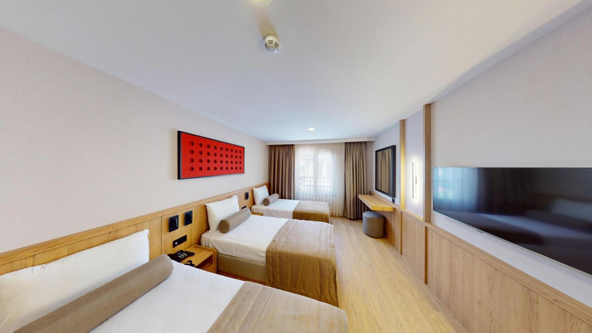Hotel River 2*