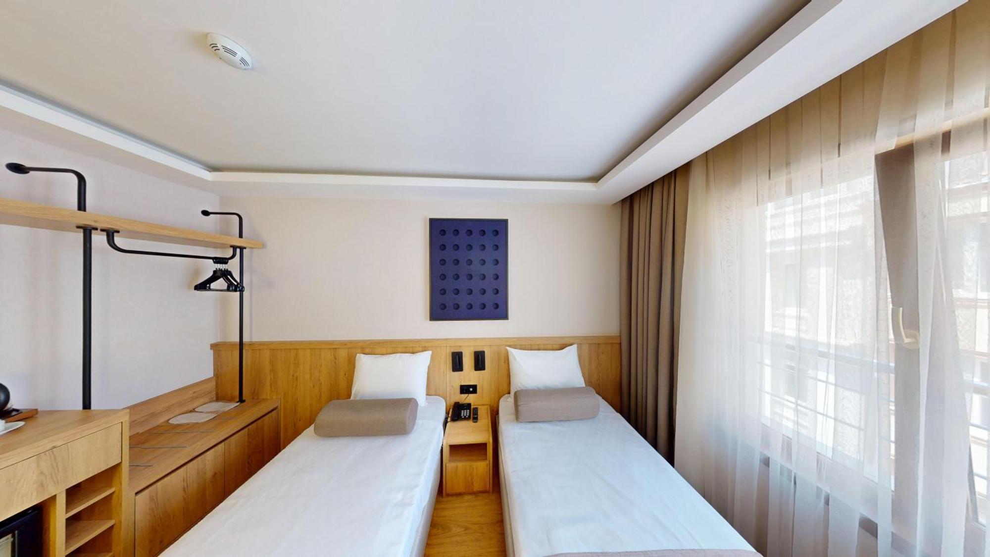 River Hotel 2*