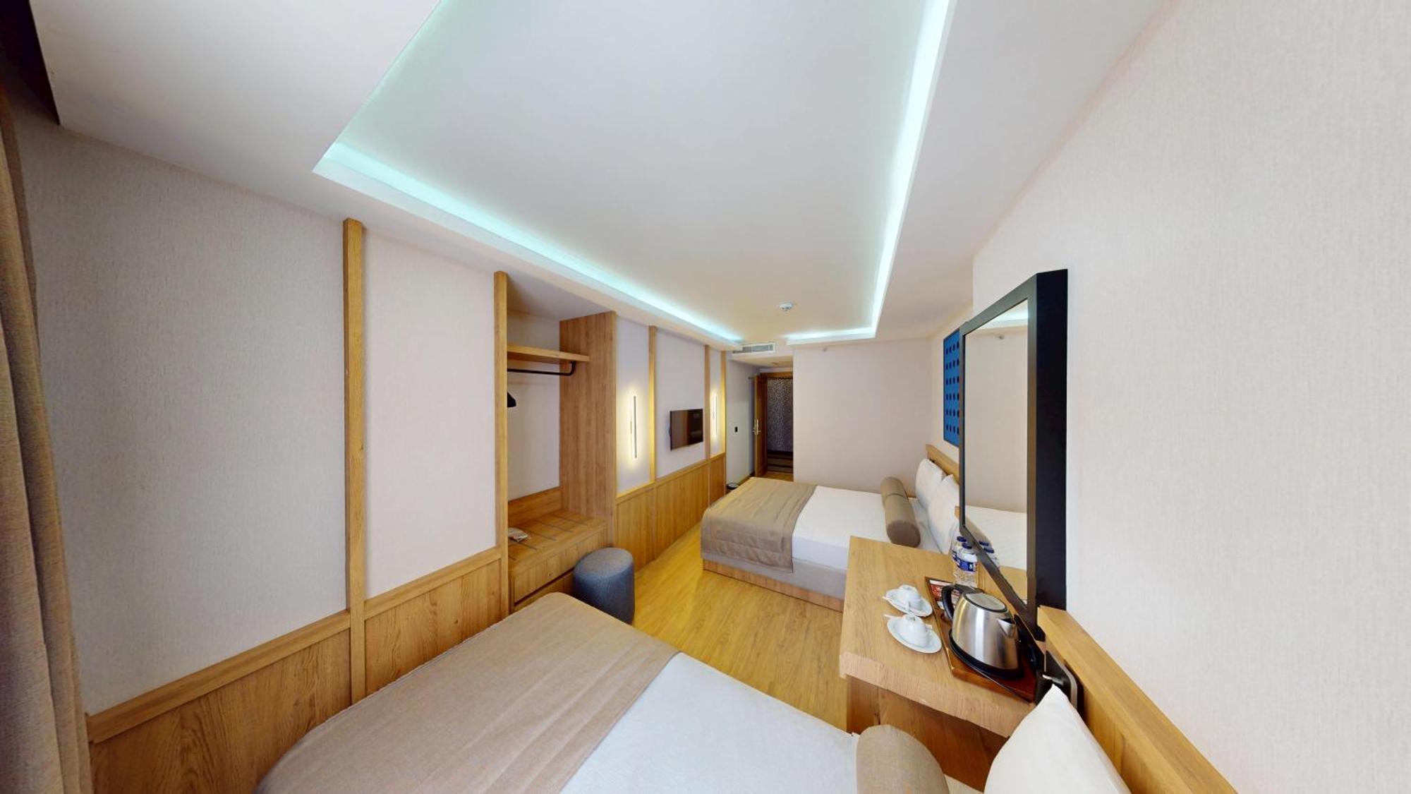 River Hotel 2*