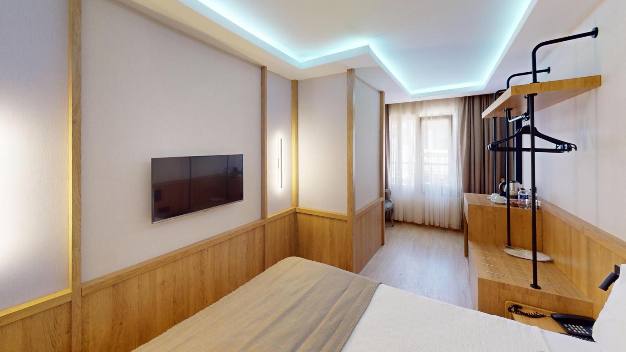 Hotel River