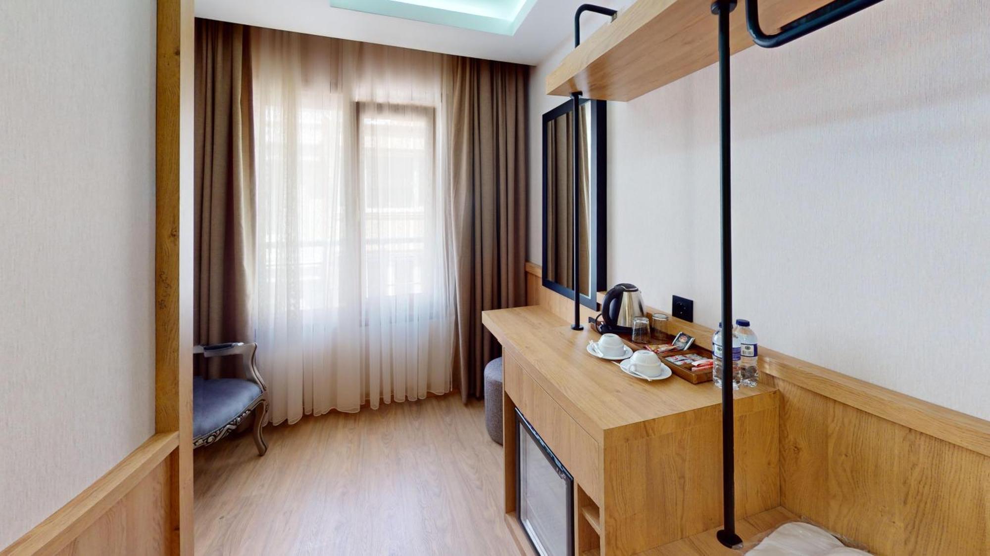 River Hotel 2*